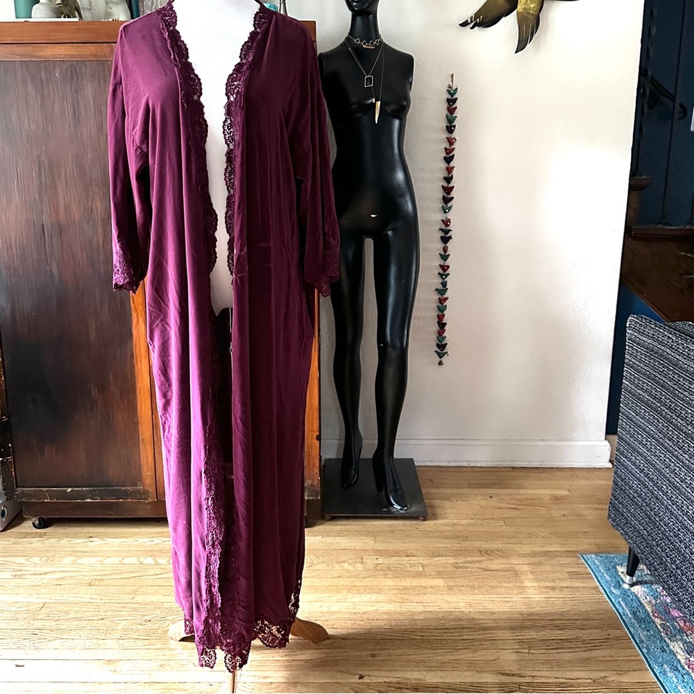 Vintage Victoria's Secret Burgundy Lace-Trim Silk Blend Velvet Robe - Picture 1 of 8
